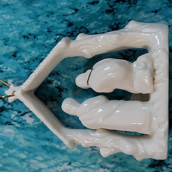 VINTAGE Nativity Christmas Ornament - Picture 2 of 5